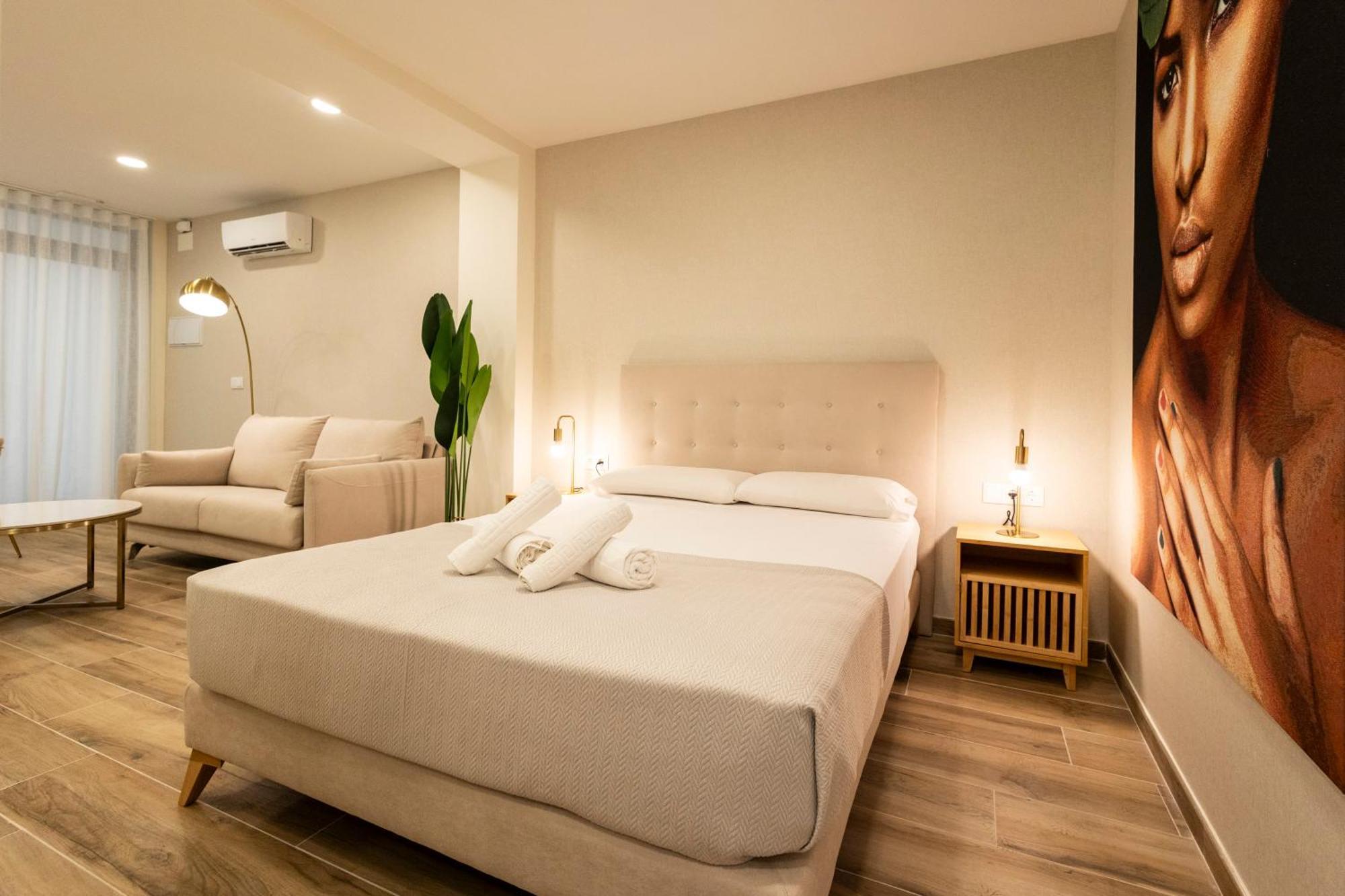 Cortes Suites By Concept Flats Valencia Eksteriør billede