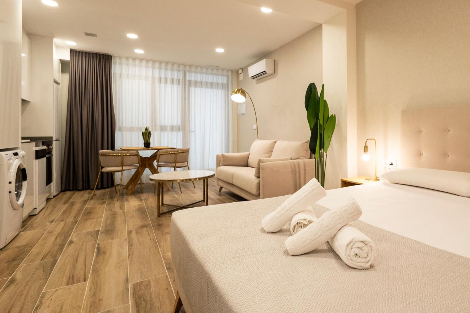 Cortes Suites By Concept Flats Valencia Eksteriør billede